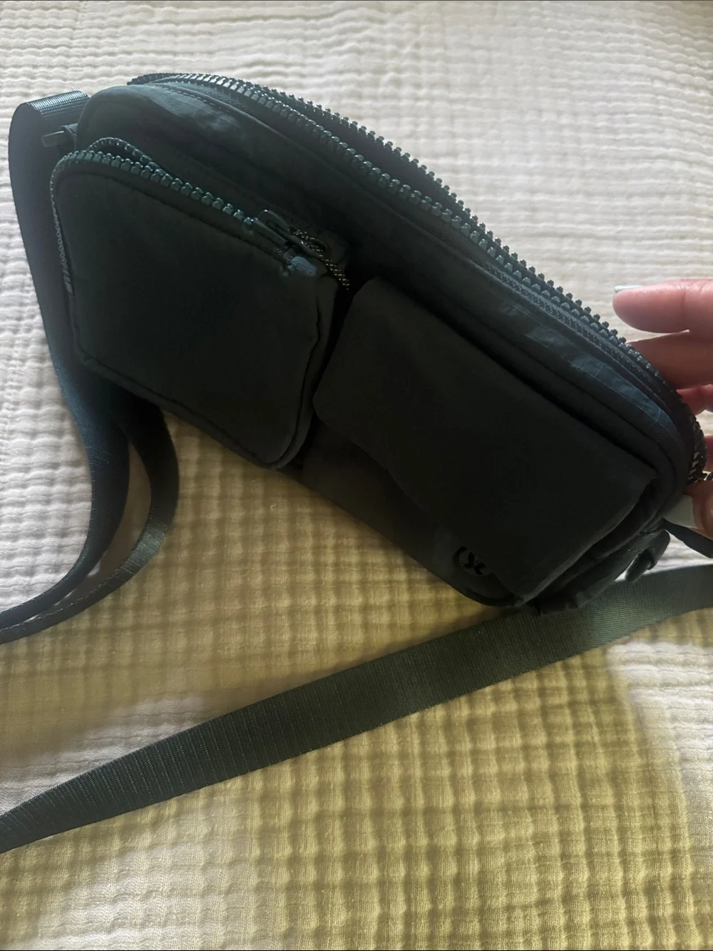 Lululemon Multi pocket Crossbody 2.5L in Teal